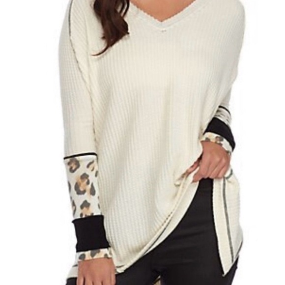 We The Free Living Leopard V-Neck Long Sleeve Thermal in Size Small - Picture 3 of 9